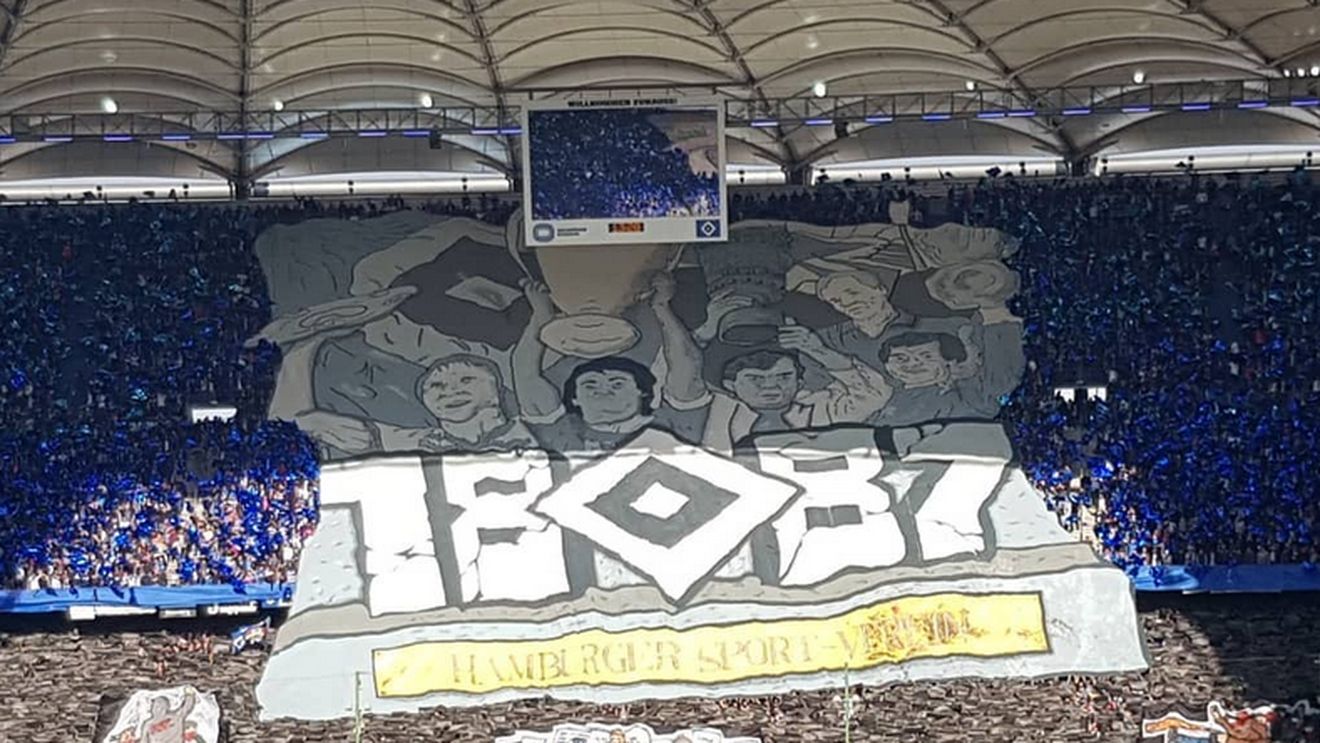 Un derby în adevăratul sens al cuvântului. FOTO | Hamburg și St. Pauli au oferit un spectacol unic pentru ligile inferioare. Aproape 60.000 de oameni au fost prezenți la prima confruntarea după o pauză de 7 ani