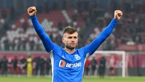 Alexandru Crețu a lămurit de ce a refuzat-o pe CFR Cluj și a semnat prelungirea contractului cu Universitatea Craiova: „Am devenit un jucător cu mai multă presonalitate”