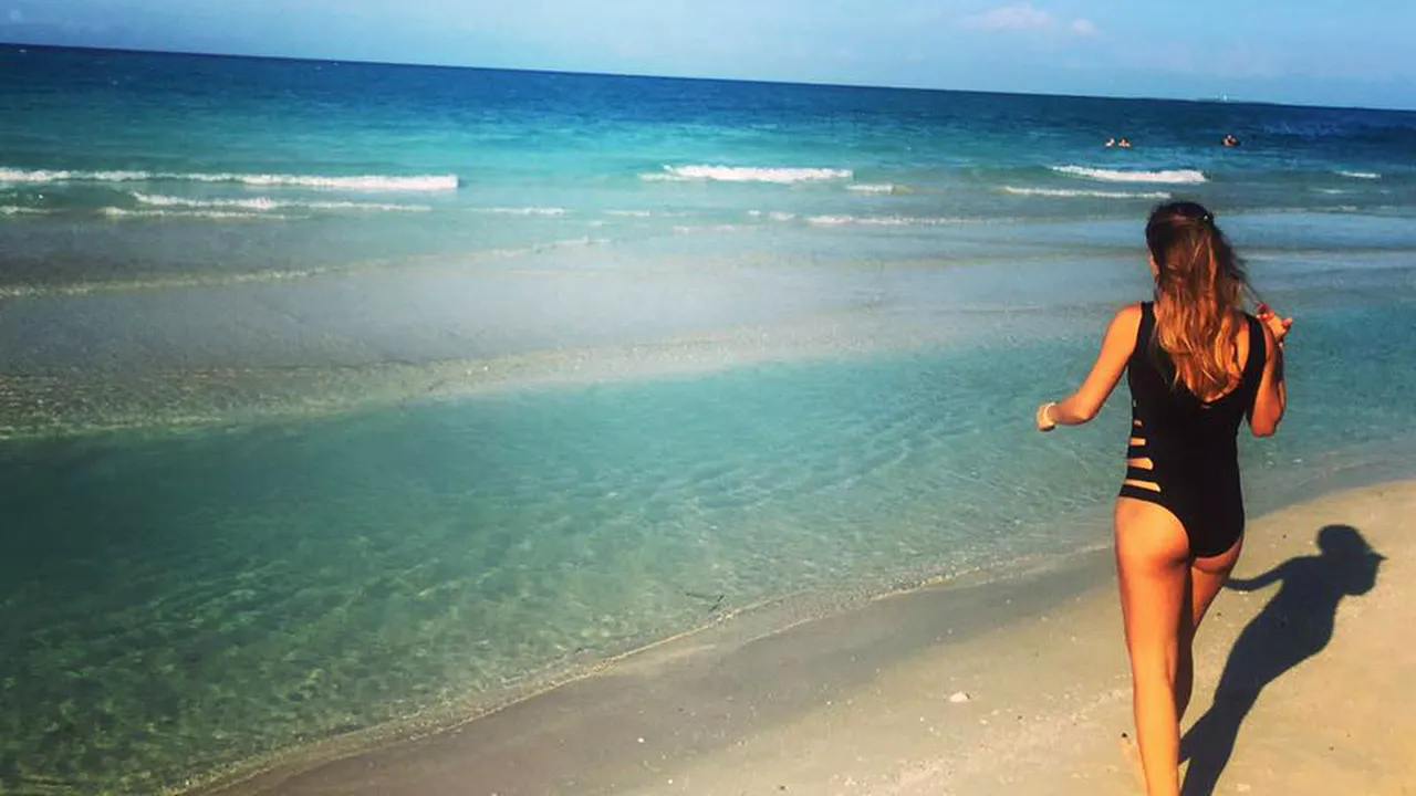 FOTO HOT | Sorana Cîrstea, în costum de baie, a încins atmosfera pe plajele din Cuba 