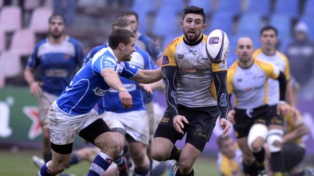 "Americanu" i-a salvat pe români la Paris. „Lupii" au fost învinși de Stade Francais, 12-47. Vlaicu a marcat toate punctele românilor