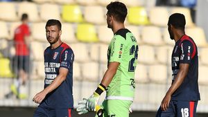 Chindia se agață de meciul cu UTA pentru a spera să evite barajul. Cornel Dinu: „Ne priește noul stadion de la Arad”