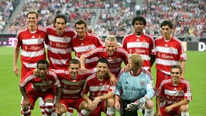 Nimeni nu crede că acest bărbat tocmai a împlinit 50 de ani! Cum arată fostul fotbalist după cea mai incredibilă transformare fizică din câte au existat