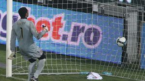 ATUNCI și ACUM | Hagi a insistat pentru transferul său la FCSB și l-a luat cu el în Turcia, dar fanii l-au poreclit "Gafata". Ce mai face portarul care, din România, a ajuns în naționala țării sale: are 39 de ani