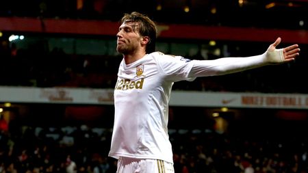 #RESPECT** Fanii de pe Wembley, martori la cel mai frumos moment din 2013! Ce le-a spus Michu adversarilor în timpul finalei Cupei Ligii