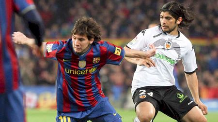 INCREDIBIL!** Un jucător de la Valencia ratează meciul cu Barca, pentru că a fost călcat de propria mașină! Va lipsi 6 luni! Cum a fost posibil