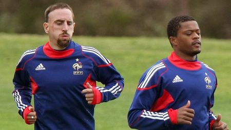 Politicul își bagă din nou "coada" în fotbal!** "Este inadmisibil ca Evra și Ribery să revină la lot"