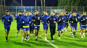 Minaur Baia Mare a făcut deplasarea în Turcia cu 26 de jucători și va disputa trei amicale. Maramureșenii, ședință de pregătire în ziua aterizării în Antalya