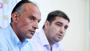 Florin Prunea, vorbe dure pentru fanii ieșeni: "Data viitoare punem 10 milioane prețul biletelor. Este imposibil ca echipa ieșeană să fie înjurată de propriii suporteri. Îmi pare rău ca a luat Steaua titlul"