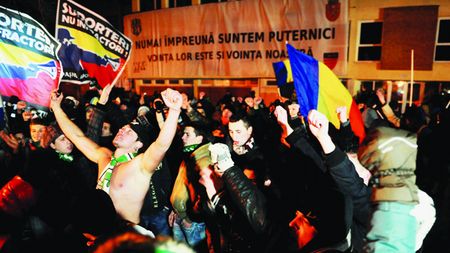 "Ultrașii" s-au adunat la Sibiu și au potestat împotriva Legii 4!** "Ole, ola, refuzăm dictatura"