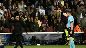 Istvan Kovacs, atacat pe teren de Xavi, după Barcelona – PSG 1-4! Scene halucinante cu antrenorul catalanilor care urla şi a fost la un pas de un conflict fizic cu arbitrul român
