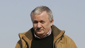 Porumboiu: "Nu stau cu mâna întinsă!"
