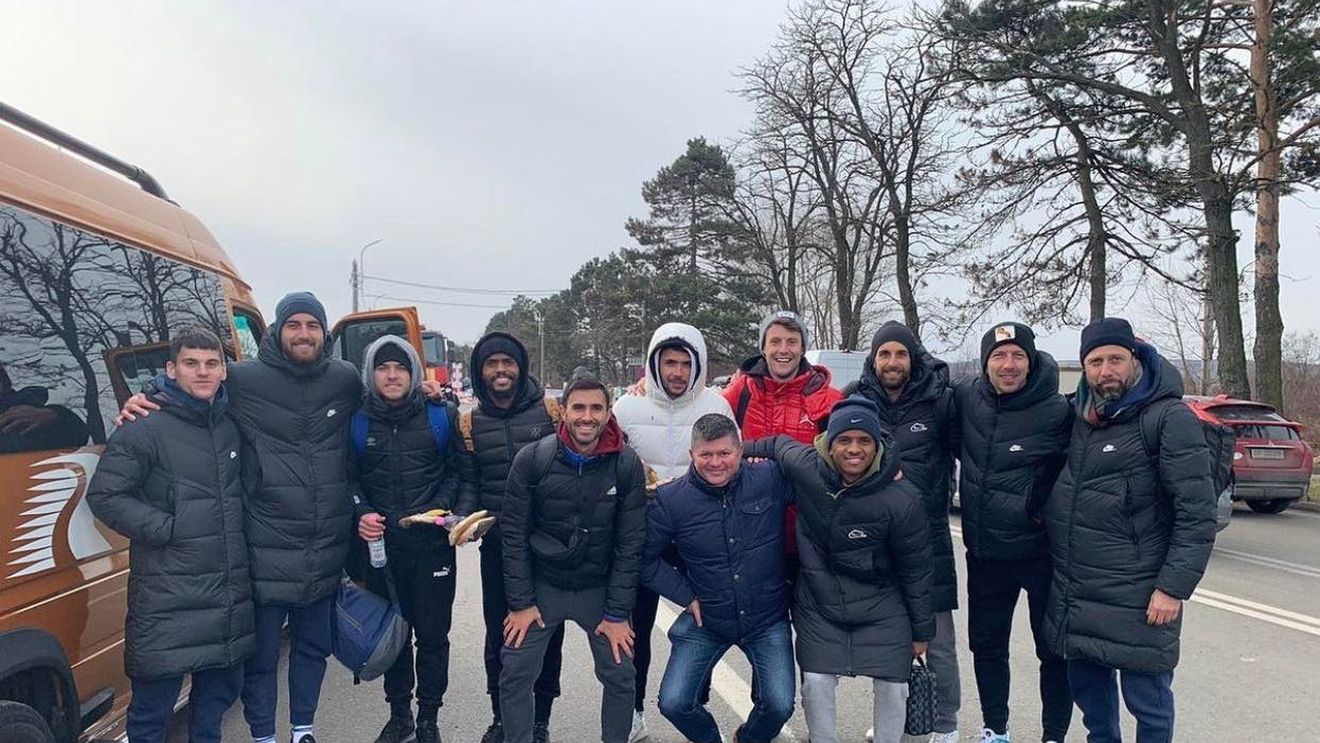 Scene incredibile! Fotbalistul român și-a abandonat mașina în Ucraina și a trecut granița. Ultimii 20 de kilometri i-a mers pe jos | EXCLUSIV