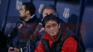 Becali:** "Lăcătuș nu va fi demis nici dacă Steaua va fi pe 17!"