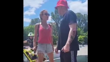 „M-a scuipat. Apoi, a început să mă lovească”. O femeie a fost agresată de un fan al lui U Cluj în Parcul Rozelor