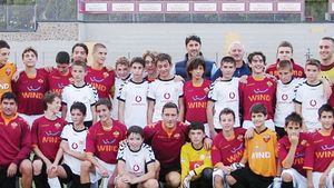 Hagi i-a premiat pe copiii de la Steaua Dunărea Galați