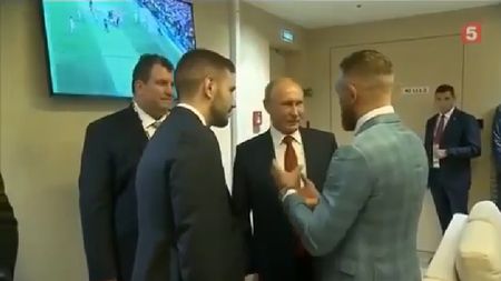 Garda de corp a reacționat după ce McGregor a pus mâna pe Putin! VIDEO Ce a urmat pentru luptătorul irlandez