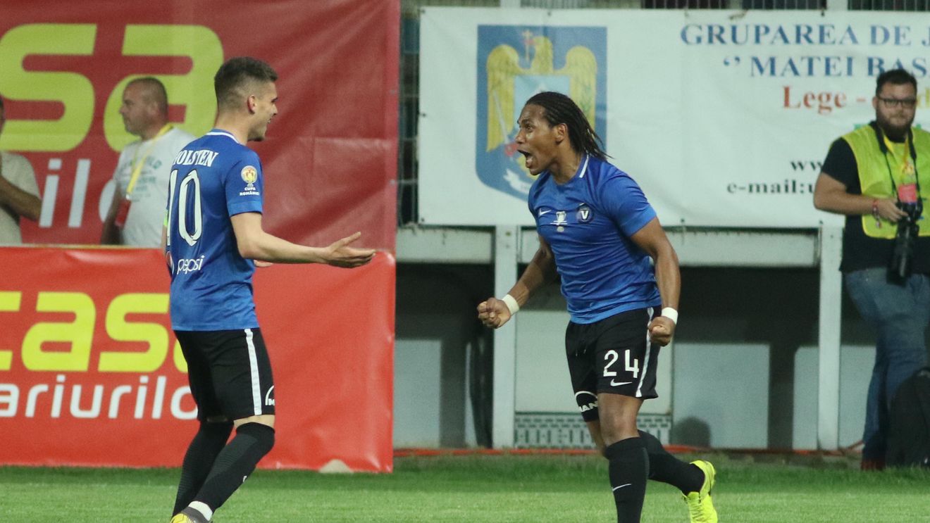 FOTO | Eric, ironii și jigniri pentru fanii care l-au pus la slăbit, după ce a ieșit din grațiile lui Hagi: "Mănânc o șaorma și mă întorc! Sunt sătul, față-n față nimeni nu e așa șmecher" Mesaj cu manta pentru "Rege"

