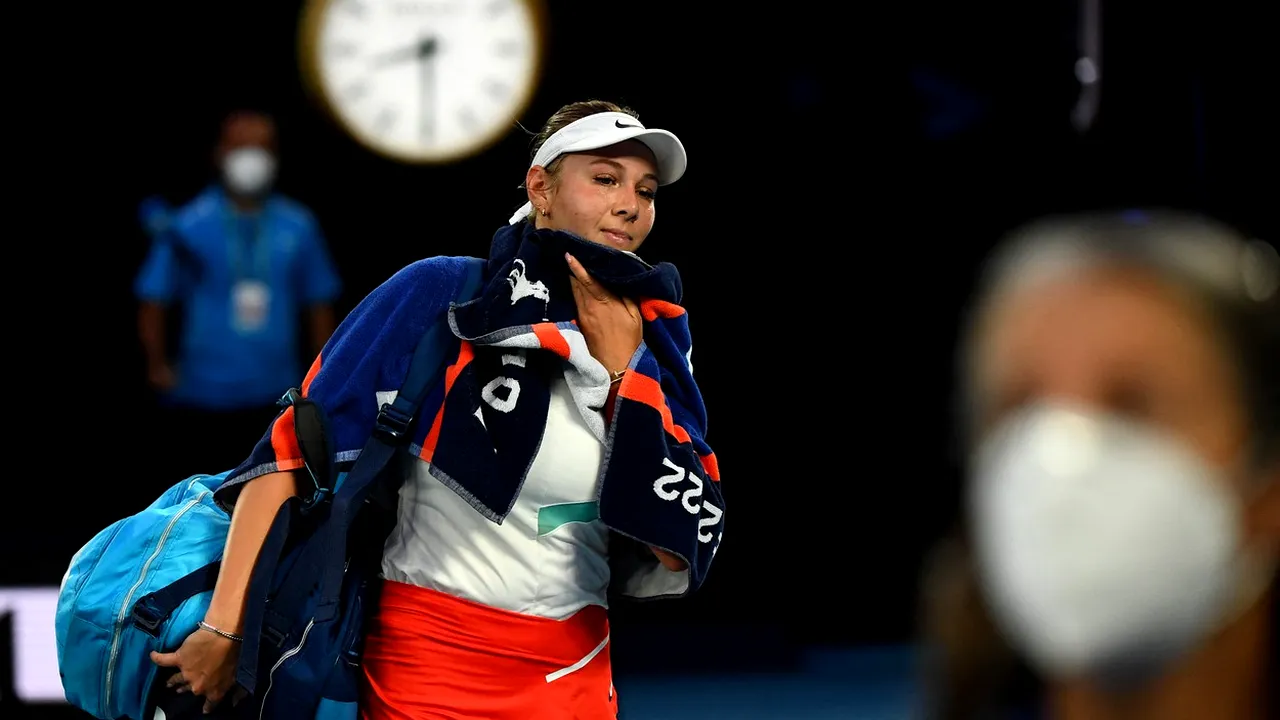 Minunea n-a mai ținut! Ce a pățit Amanda Anisimova, noua elevă a lui Darren Cahill, în meciul cu Ashleigh Barty din optimile Australian Open | VIDEO