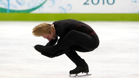 Și campionii pierd!** Evgheni Plușenko, doar argint in proba de patinaj artistic!