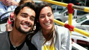 Fognini și Pennetta, partidă de tenis cu un uscător de rufe pe post de fileu. Cei doi par mai îndrăgostiți ca niciodată | VIDEO