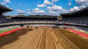 Se pune gazon pe Cluj Arena! Presiunea făcută de fani a dat roade. Când se joacă primul meci pe noul covor verde | FOTO
