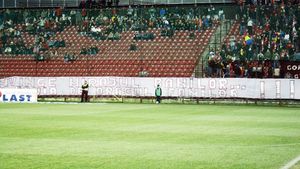 Trică, rugat de fani să rămână