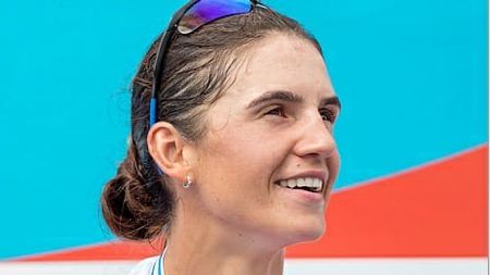 Canotoarea Ionela Cozmiuc a primit două torturi de ziua ei! „Acum n-am mai fost în cantonament" | VIDEO