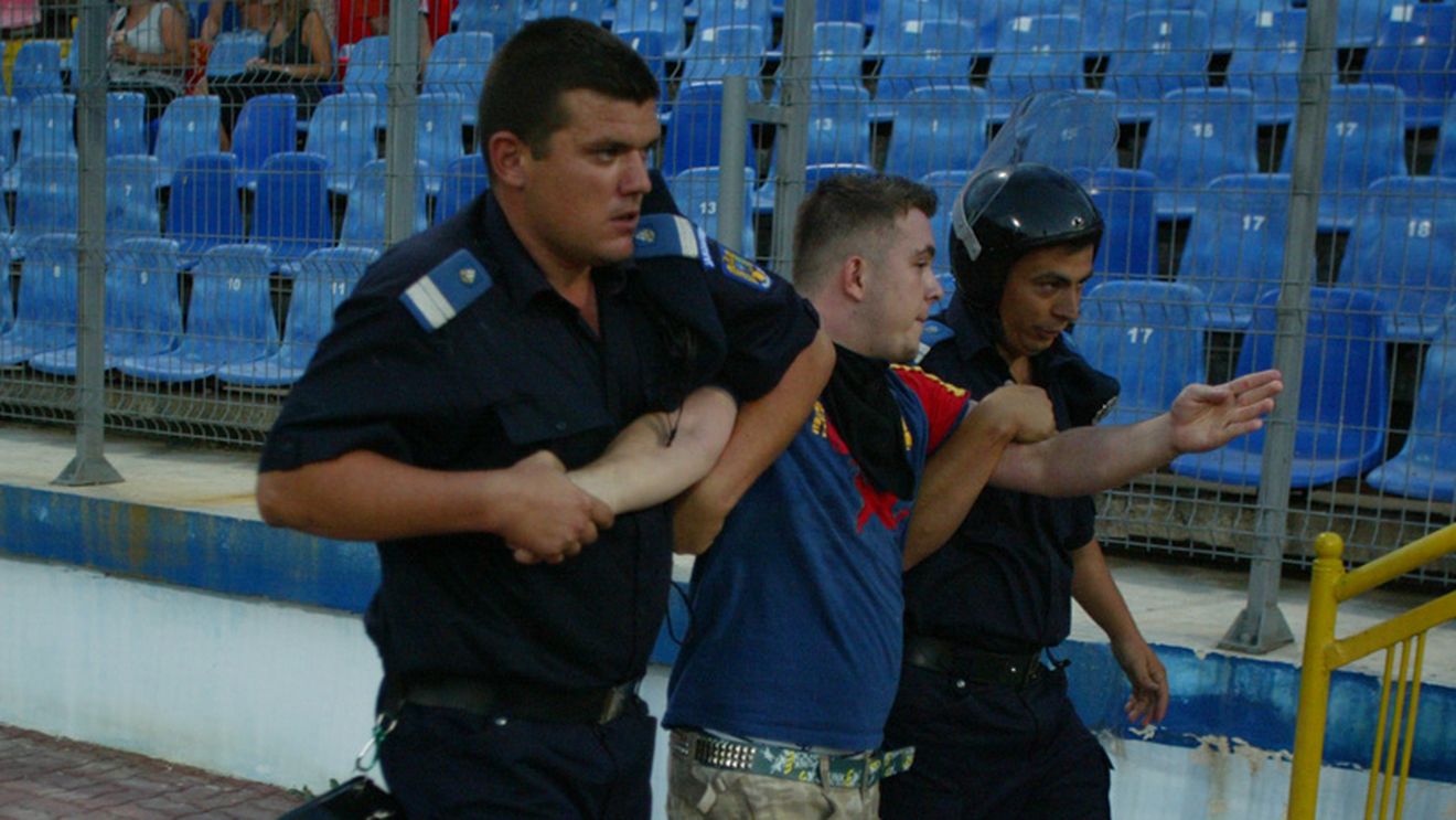 Speriați de ultrași: peste 300 de jandarmi la meciul cu Unirea