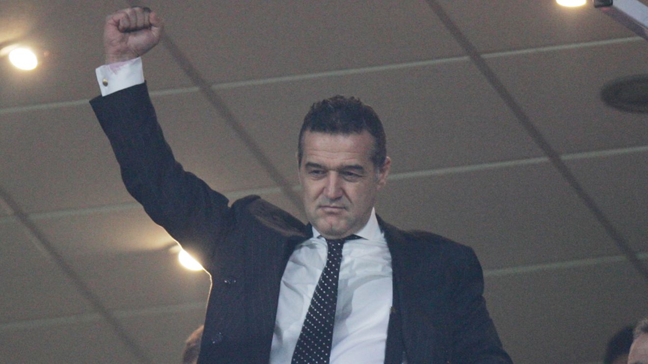 Becali: "Sandu parcă era Ceaușescu la balcon!"