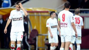 100% Liga I: Făcut praf de "ai lui", Grigore e apărat de adversari!** Cum sar steliștii pentru dinamovistul pus la zid: "Dragos e foarte bun"