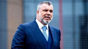 Olăroiu și-a salvat in extremis sezonul. Victorie și calificare în ultima etapă, cu antrenorul român suspendat
