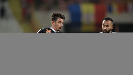 Halloween cum n-au mai trăit "câinii". Dinamo - Astra 2-2. Balaj și tușierul Urzică au decis meciul. Minge căzută pe linie și penalty acordat eronat la ultima fază