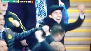 Mario GÃ¶tze a ținut cu Dortmund