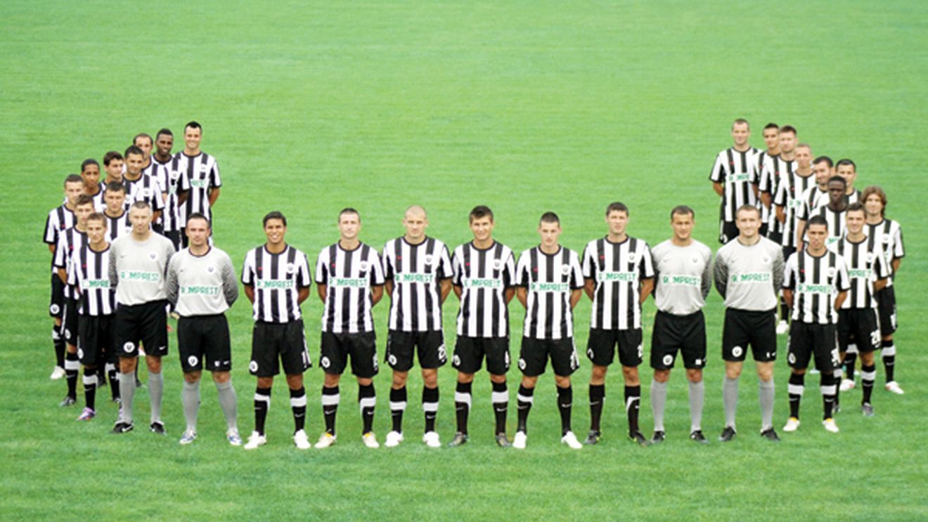 "Câini" cu șapcă! "U" atacă Steaua având în lot 7 foști dinamoviști!