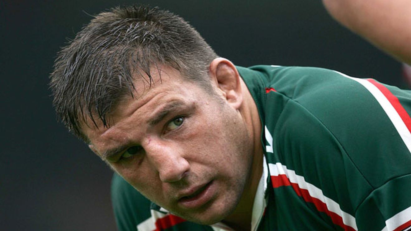 Julian White l-a înlocuit pe Matt Stevens, pilierul prins dopat