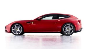 VIDEO de vis "Căluțul cabrat"** al celor de la Ferrari zboară pe zăpadă și pe ploaie!