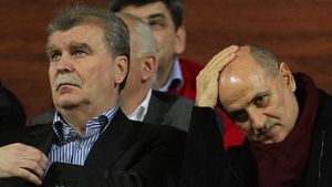 SURPRIZĂ‚ | Ce s-ar putea construi la baza Pro Rapid. Dinu Gheorghe face dezvăluiri: "Am vorbit cu Florin Manea, are cunoștințe în Anglia..." Ce spune despre o eventuală revenire a lui Copos în fotbal