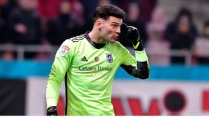 Robert Popa, încurajat de fostul său antrenor cu portarii după meciul FCU-CSU, 1-2. „Nu îi dați în cap. Analizați cu atenție faza primului gol”. EXCLUSIV