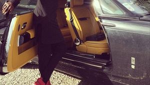 Adebayor nu se mai laudă decât cu mașini scumpe! Atacantul de la Tottenahm stă pe banca de rezerve de 4 luni