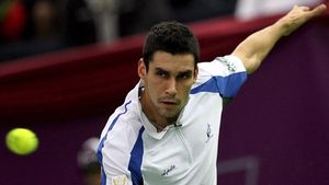 Hănescu, eliminat și la dublu