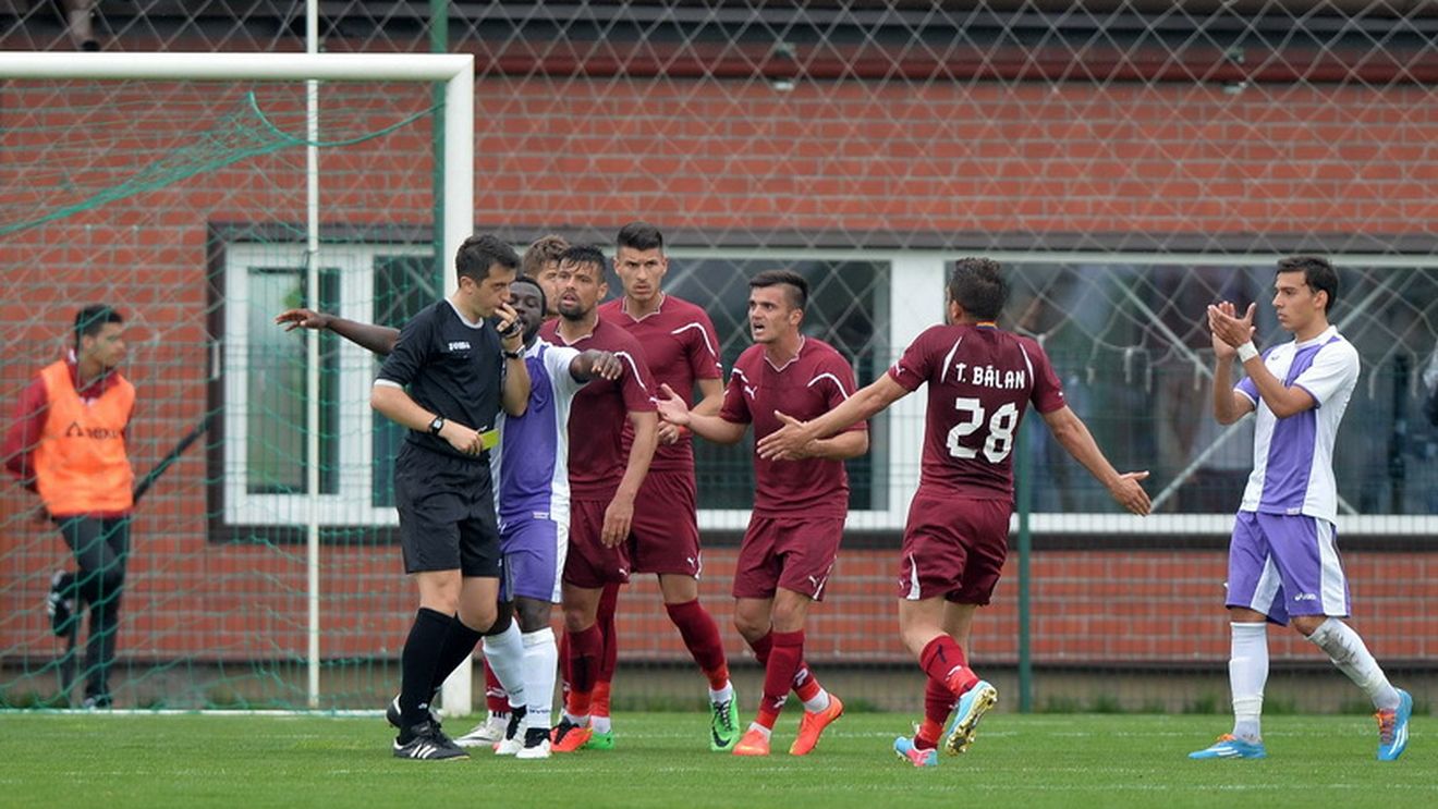 Scandal monstru în derby-ul promovării. Penalty pentru oaspeți, gazdele protestează și arbitrul anulează decizia! "Veți vedea, Voluntari nu mai pierde nimic până la final." Spectacol ciudat și la partida Bacău-Suceava