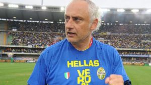 Mandorlini a promovat-o pe Hellas, dar este "pe făraș"! Poate lua postul refuzat de Stramaccioni