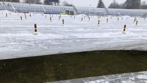 Stoican și Hagi, bătălie în zăpadă! GALERIE FOTO | Ninsoarea dă bătăi de cap la Iași înaintea "finalei" cu Viitorul. Anunțul oficial al moldovenilor: ce se întâmplă cu terenul