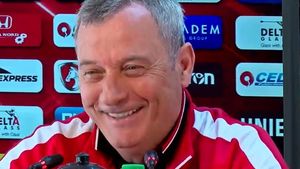 Mircea Rednic anunță că vrea titlul cu Dinamo în sezonul următor: "Altfel nu mai veneam!". Comparația cu CFR și situația lui Ionuț Șerban: "A jucat un meci, mai are patru!"