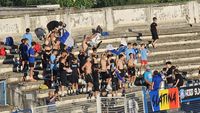 Lider în Liga 2, CSM Slatina joacă pe un stadion care arată tot mai rău. Președintele Gică Craioveanu: ”Cade tencuiala, cade tot”