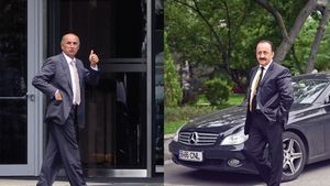 S-a semnat contractul de vânzare-cumpărare: "E un moment istoric! Noi suntem proprietarii Rapidului"