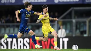 Dennis Man, cea mai mare notă din echipa lui Chivu în Verona - Parma