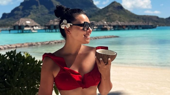 Corina Caragea, imagini incendiare în costum de baie. Prezentatoarea de la PRO TV, apariție wow în vacanța din Puglia