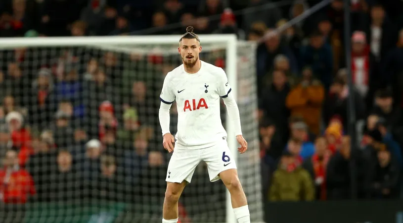 Englezii, înnebuniți de evoluția lui Radu Drăgușin în Aston Villa - Tottenham 0-4! Ce au scris imediat după meci: „Cel mai bun de pe teren”