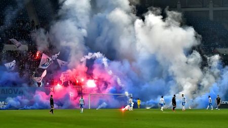 Suporterii Universității Craiova se revoltă împotriva patronului: „Ştiinţa merită antrenor! Papură, dispari! Rotaru, trezeşte-te!”